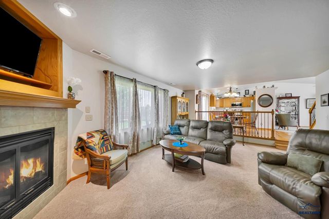 7120 CASTLEWOOD DR, Summerset, SD 57718
