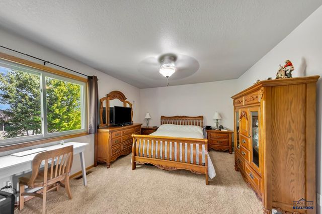 7120 CASTLEWOOD DR, Summerset, SD 57718