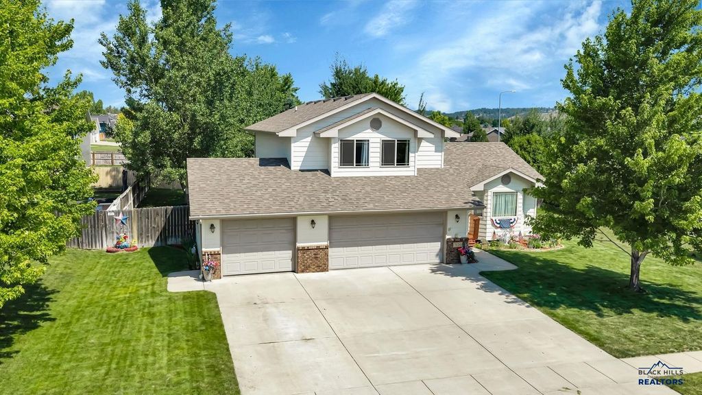 7120 CASTLEWOOD DR, Summerset, SD 57718