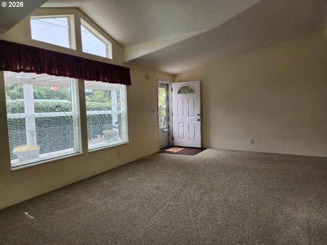 255 Se 15TH St, Bandon, OR 97411