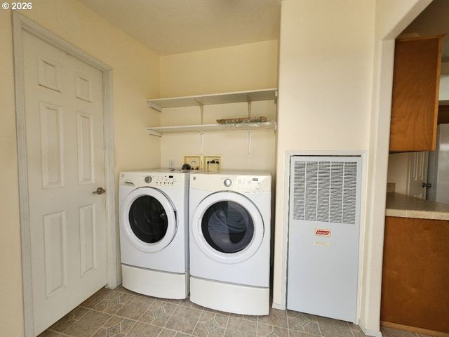 255 Se 15TH St, Bandon, OR 97411