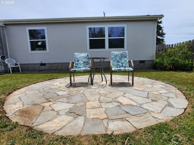 255 Se 15TH St, Bandon, OR 97411