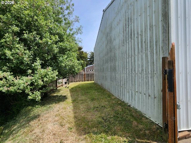 255 Se 15TH St, Bandon, OR 97411