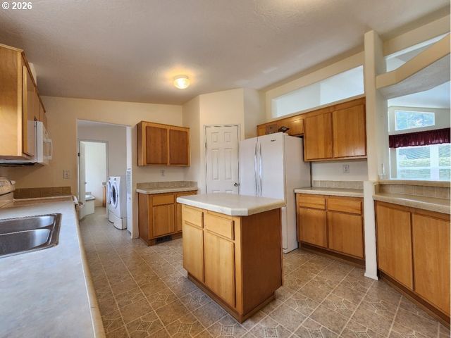 255 Se 15TH St, Bandon, OR 97411