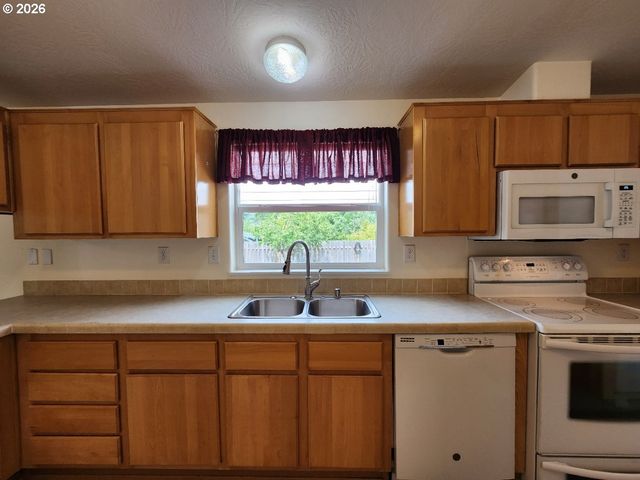 255 Se 15TH St, Bandon, OR 97411