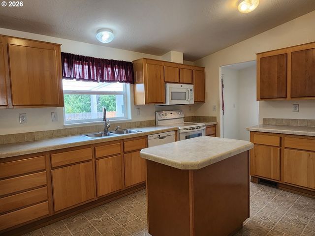 255 Se 15TH St, Bandon, OR 97411