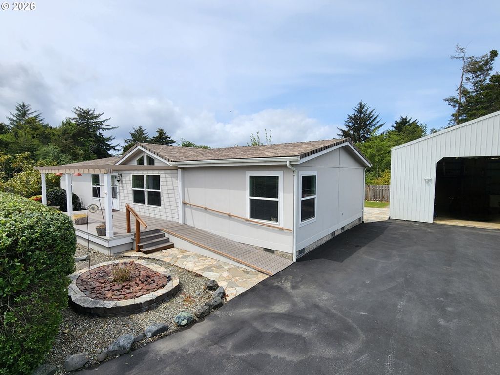 255 Se 15TH St, Bandon, OR 97411