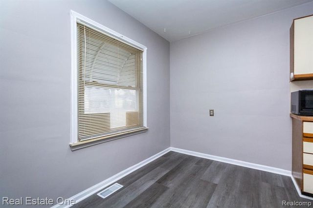 6076 Warwick Street, Detroit, MI 48228