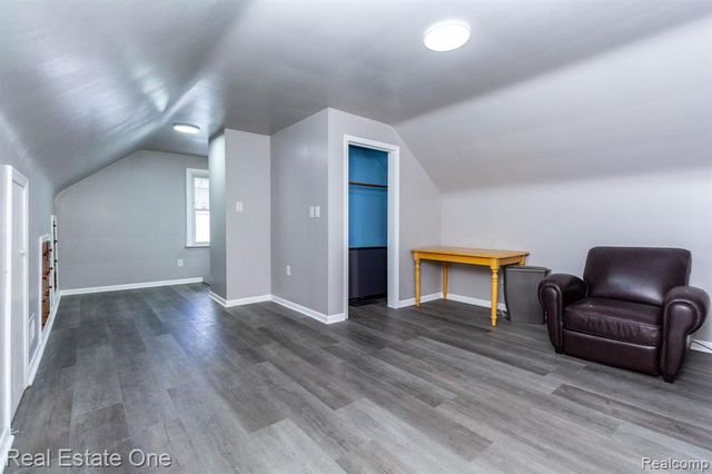 6076 Warwick Street, Detroit, MI 48228