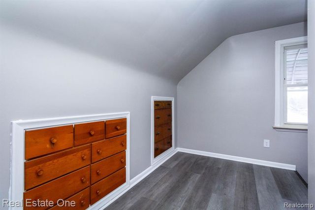 6076 Warwick Street, Detroit, MI 48228