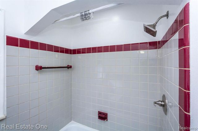 6076 Warwick Street, Detroit, MI 48228