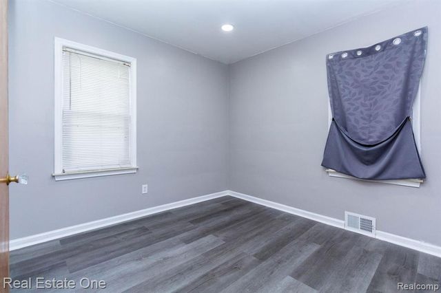 6076 Warwick Street, Detroit, MI 48228