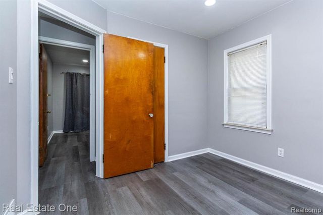 6076 Warwick Street, Detroit, MI 48228