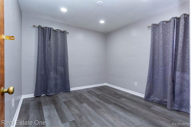 6076 Warwick Street, Detroit, MI 48228