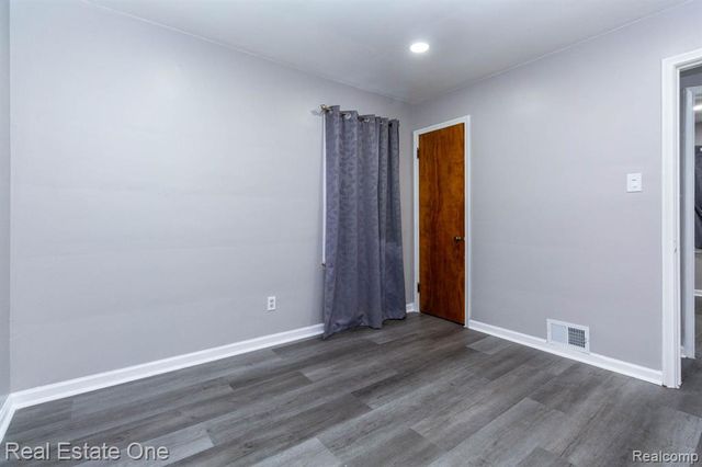 6076 Warwick Street, Detroit, MI 48228