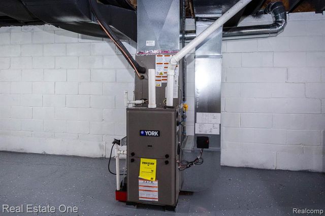 6076 Warwick Street, Detroit, MI 48228