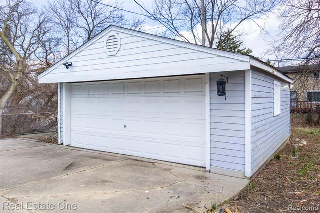 6076 Warwick Street, Detroit, MI 48228