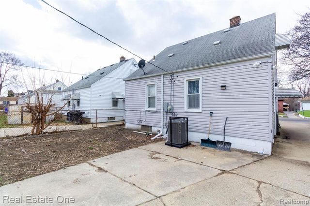 6076 Warwick Street, Detroit, MI 48228