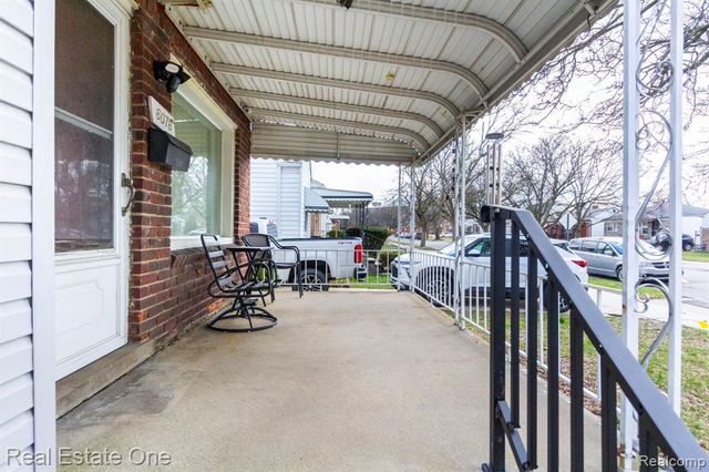 6076 Warwick Street, Detroit, MI 48228