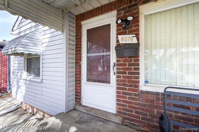 6076 Warwick Street, Detroit, MI 48228