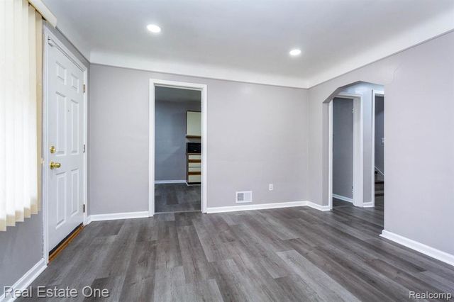 6076 Warwick Street, Detroit, MI 48228