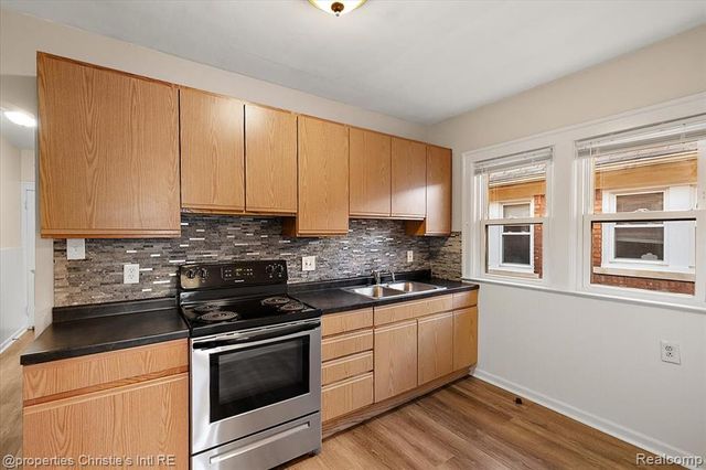 829 Beaconsfield Ave 2N, Grosse Pointe Park, MI 48230