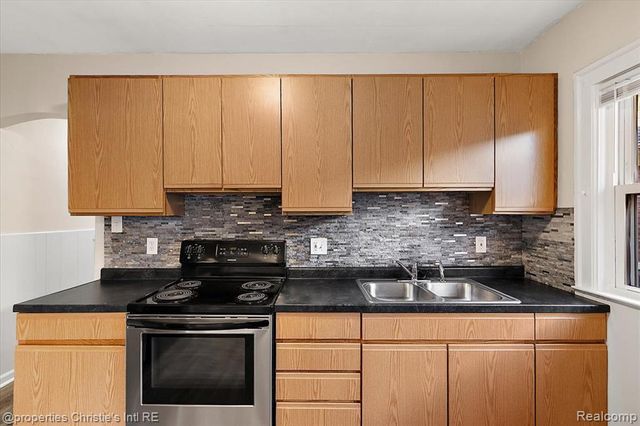 829 Beaconsfield Ave 2N, Grosse Pointe Park, MI 48230