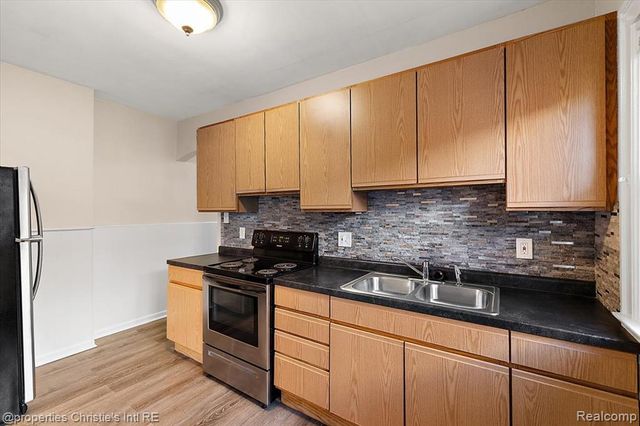 829 Beaconsfield Ave 2N, Grosse Pointe Park, MI 48230