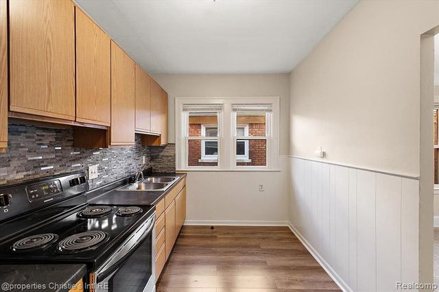 829 Beaconsfield Ave 2N, Grosse Pointe Park, MI 48230