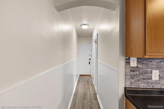 829 Beaconsfield Ave 2N, Grosse Pointe Park, MI 48230