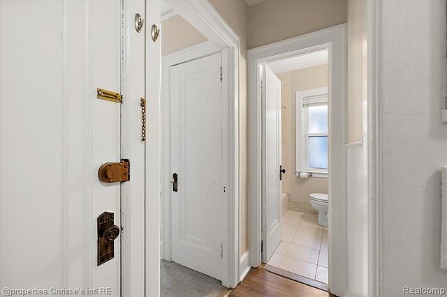 829 Beaconsfield Ave 2N, Grosse Pointe Park, MI 48230