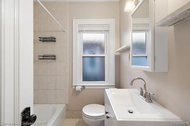 829 Beaconsfield Ave 2N, Grosse Pointe Park, MI 48230