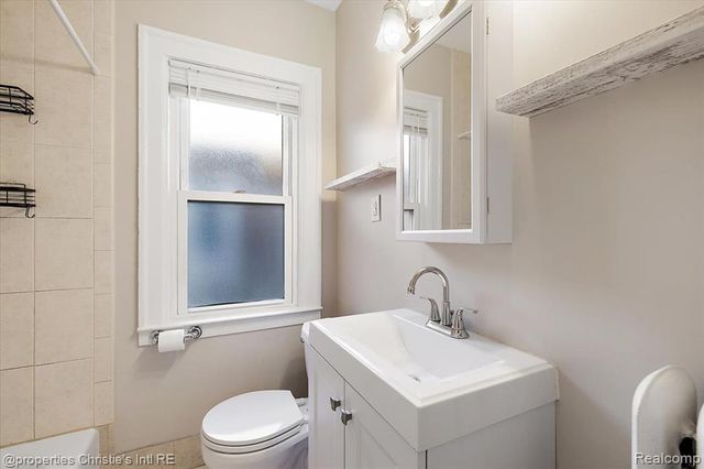 829 Beaconsfield Ave 2N, Grosse Pointe Park, MI 48230