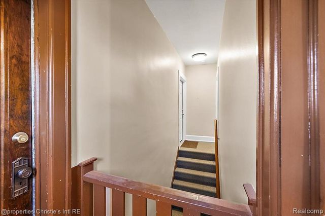 829 Beaconsfield Ave 2N, Grosse Pointe Park, MI 48230