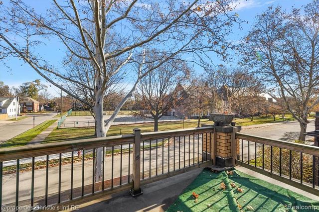 829 Beaconsfield Ave 2N, Grosse Pointe Park, MI 48230