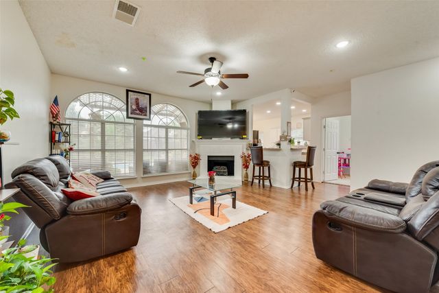 6420 St Alban Court, Arlington, TX 76001