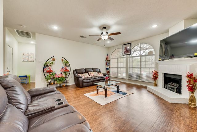 6420 St Alban Court, Arlington, TX 76001