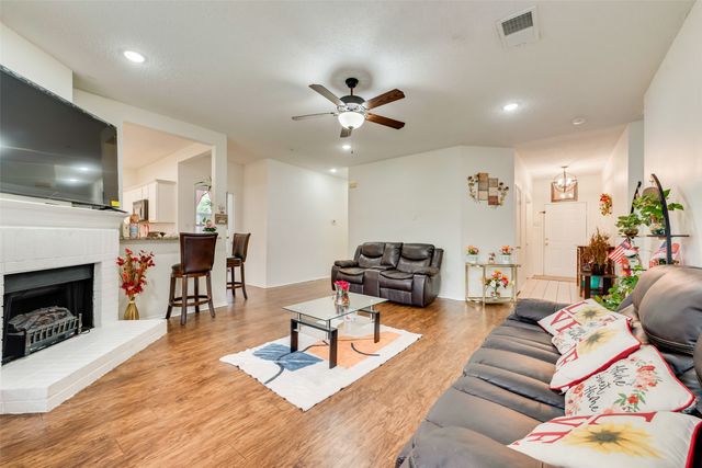 6420 St Alban Court, Arlington, TX 76001