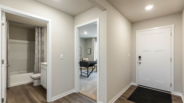 2876 Grassland Court, Hiawatha, IA 52233