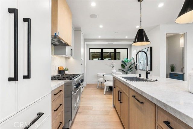 305 Fernleaf, Corona Del Mar (newport Beach), CA 92625