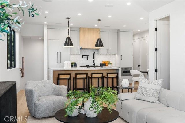 305 Fernleaf, Corona Del Mar (newport Beach), CA 92625