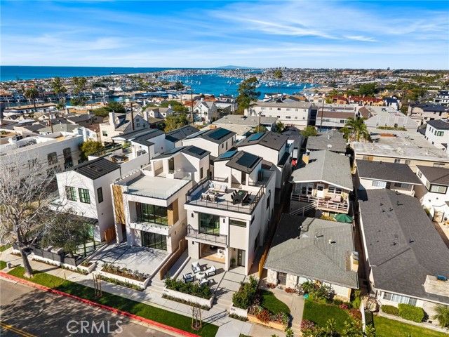 305 Fernleaf, Corona Del Mar (newport Beach), CA 92625
