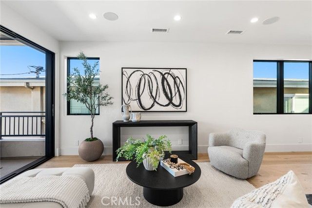 305 Fernleaf, Corona Del Mar (newport Beach), CA 92625