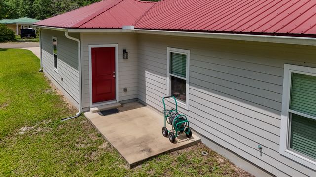 148 Engelbrecht Road, Defuniak Springs, FL 32433