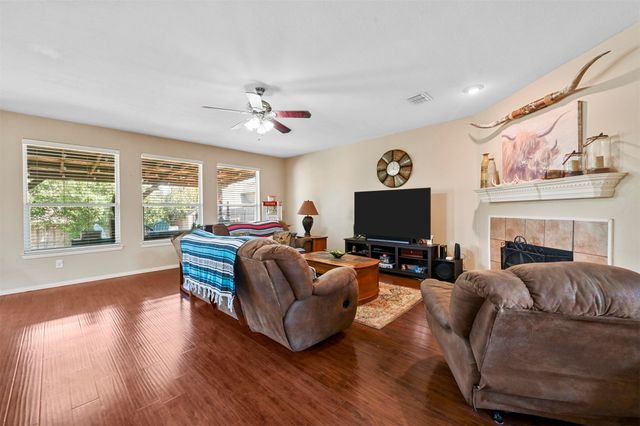 414 Rocky Creek Drive, Mansfield, TX 76063