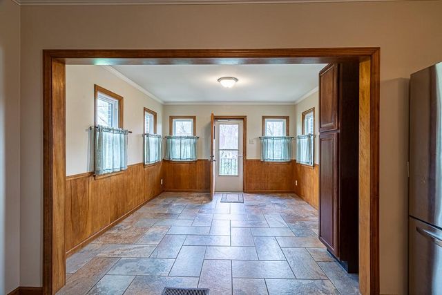 1505 S 39th Street, St Joseph, MO 64507