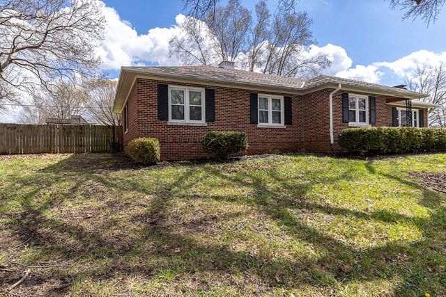 1505 S 39th Street, St Joseph, MO 64507