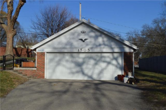 1505 S 39th Street, St Joseph, MO 64507