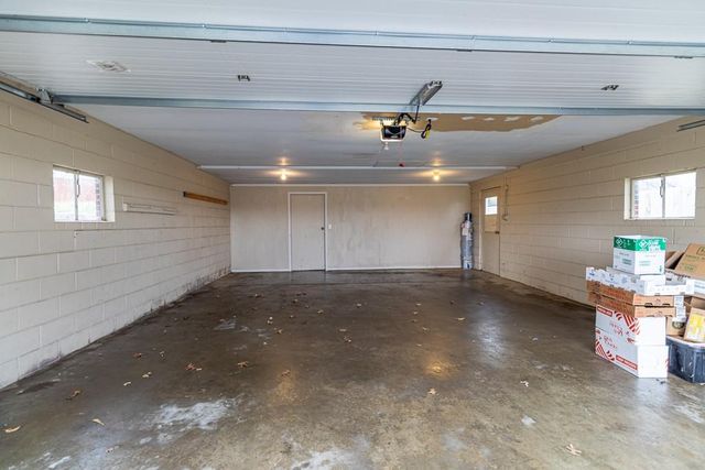 1505 S 39th Street, St Joseph, MO 64507