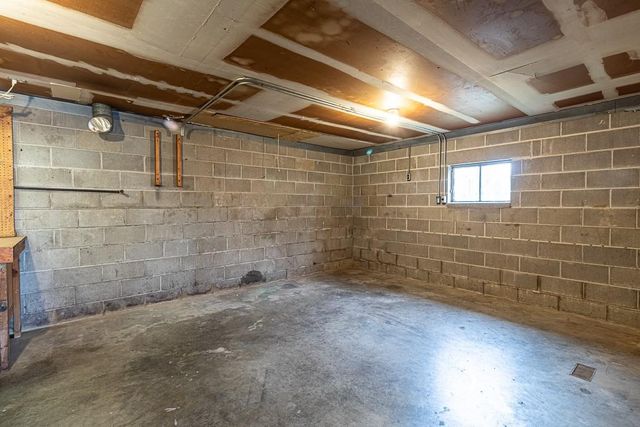 1505 S 39th Street, St Joseph, MO 64507